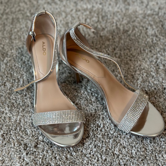 Heels - Picture 1 of 2